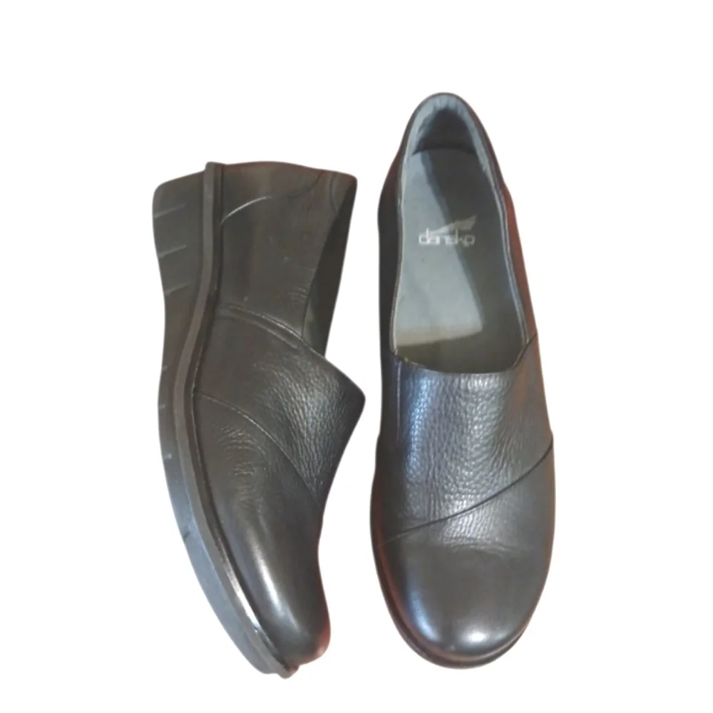 Dansko Julia Black Milled Leather Flat Shoe Women's Size 10